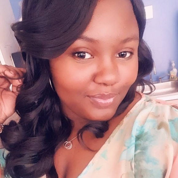 Meet your Posher, Mariah - Picture 3 of 3